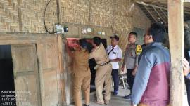 Pemasangan Sticker Keluarga Miskin/Pra Sejahtera Penerima Bantuan Sosial